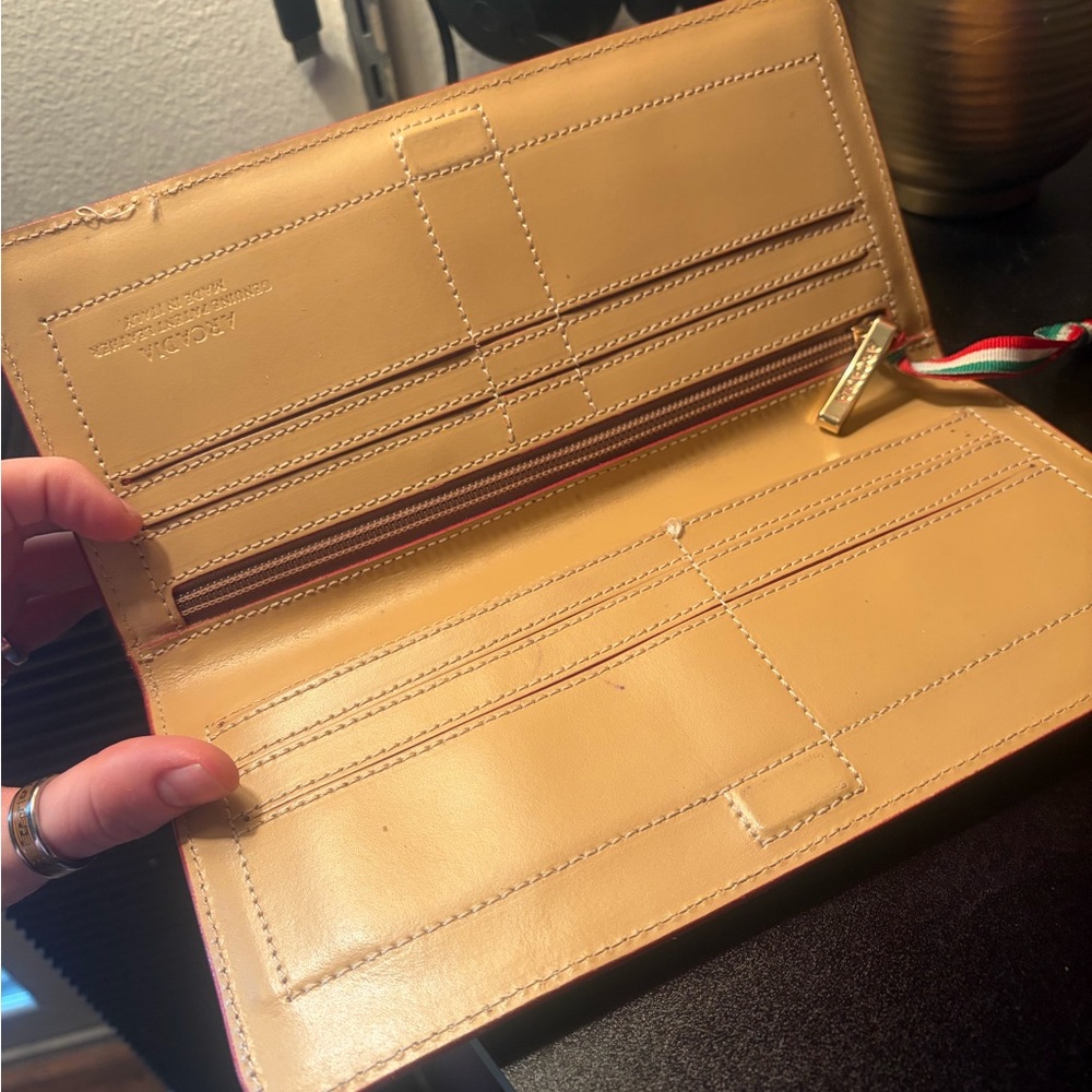 Arcadia Red and Tan Patent Leather Logo Wallet with magnetic closer - Picture 4 of 5
